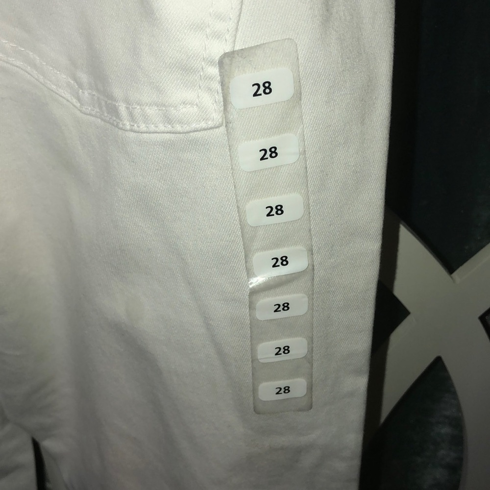 🍼2/$40 LED Cuffed Cropped Jean - Picture 7 of 7